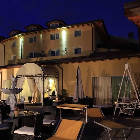 Borgo Dei Poeti Romantik Hotel 马内尔巴 外观 照片