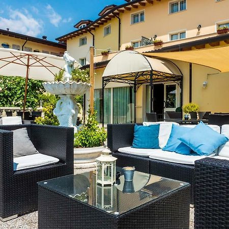 Borgo Dei Poeti Romantik Hotel 马内尔巴 外观 照片