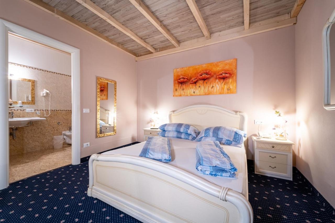 Borgo Dei Poeti Romantik Hotel 马内尔巴 外观 照片