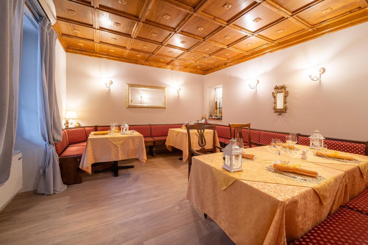 Borgo Dei Poeti Romantik Hotel 马内尔巴 外观 照片
