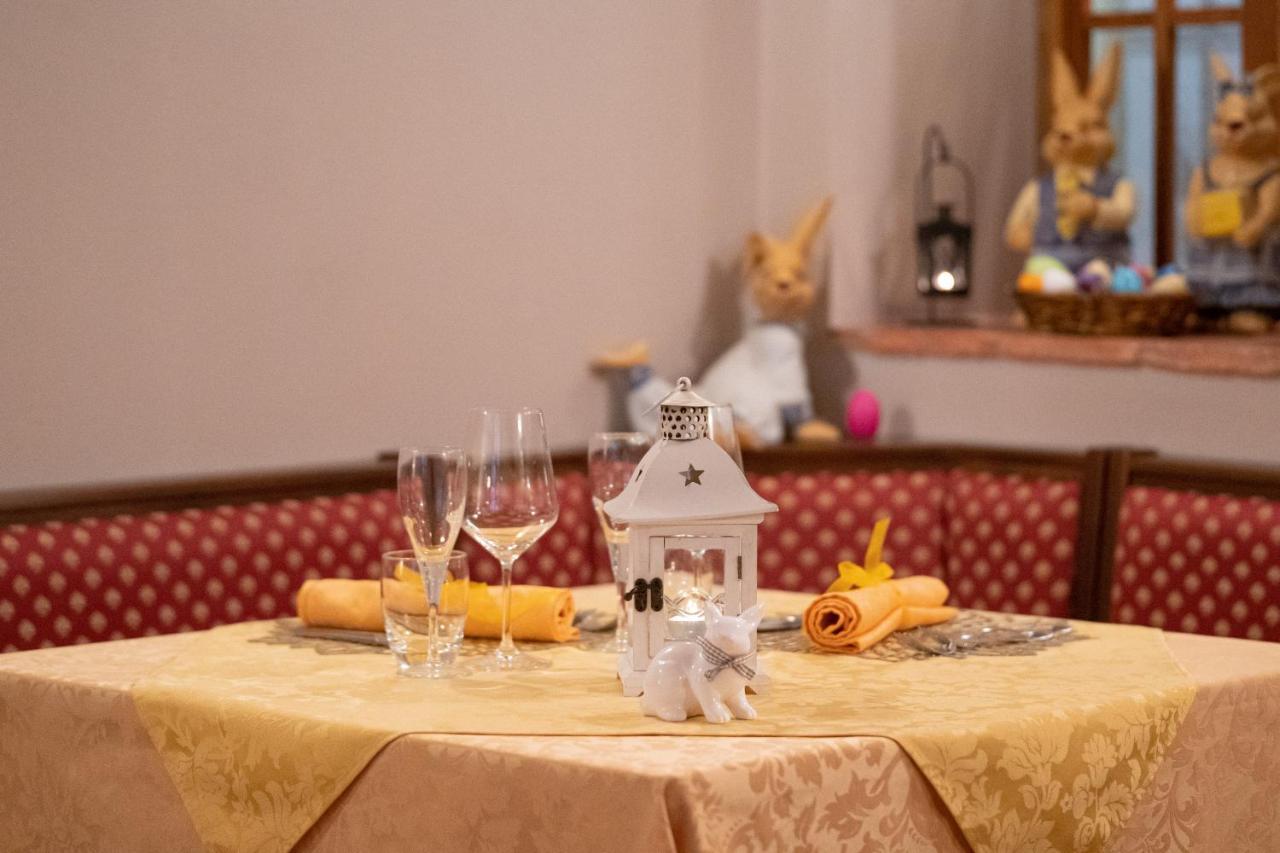Borgo Dei Poeti Romantik Hotel 马内尔巴 外观 照片