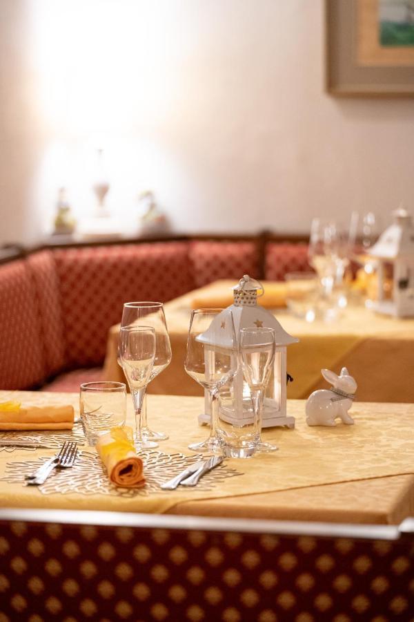 Borgo Dei Poeti Romantik Hotel 马内尔巴 外观 照片