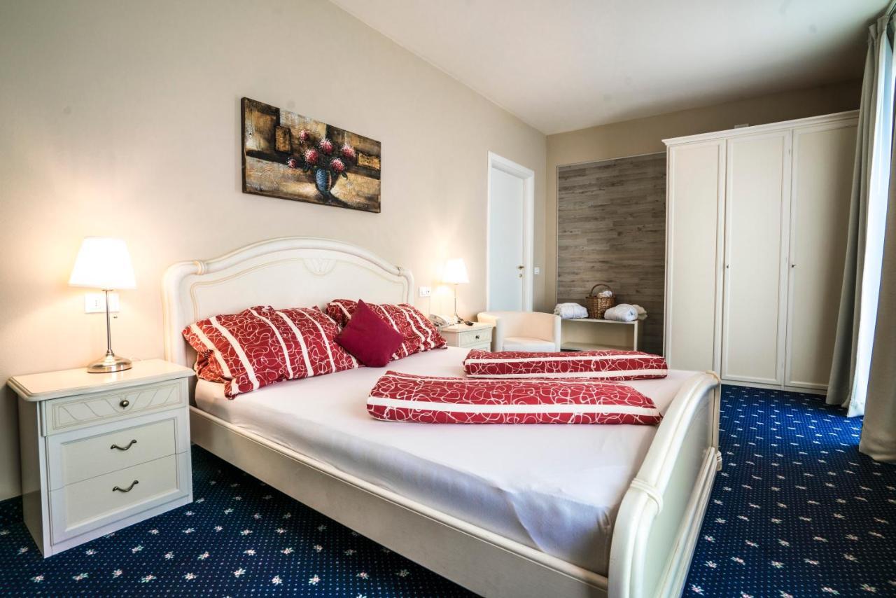 Borgo Dei Poeti Romantik Hotel 马内尔巴 外观 照片