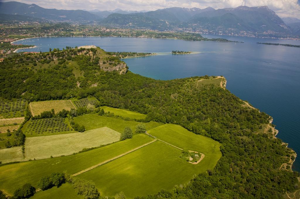 Borgo Dei Poeti Romantik Hotel 马内尔巴 外观 照片