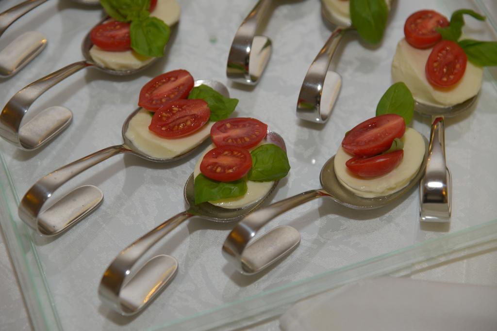 Borgo Dei Poeti Romantik Hotel 马内尔巴 外观 照片