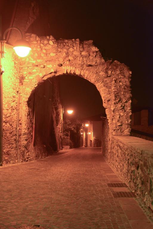 Borgo Dei Poeti Romantik Hotel 马内尔巴 外观 照片