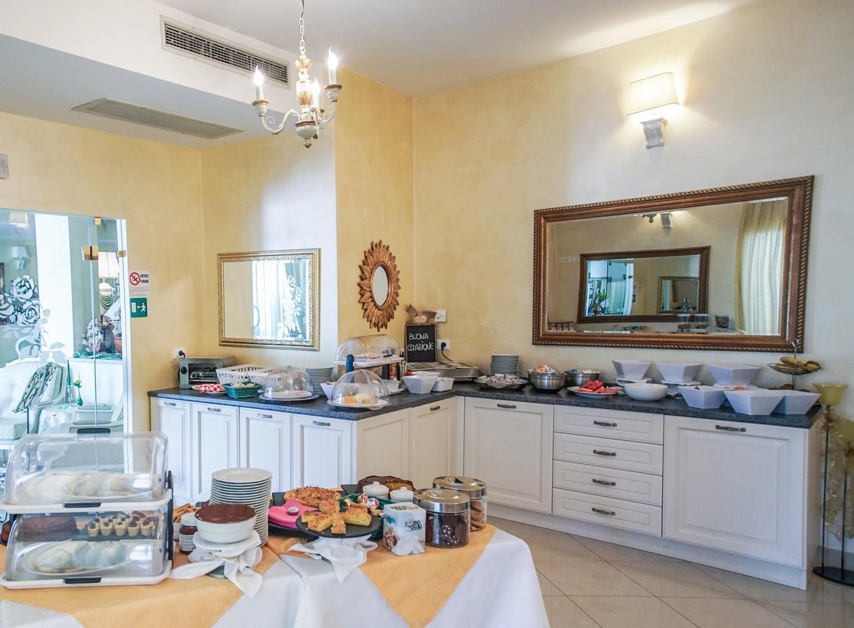 Borgo Dei Poeti Romantik Hotel 马内尔巴 外观 照片