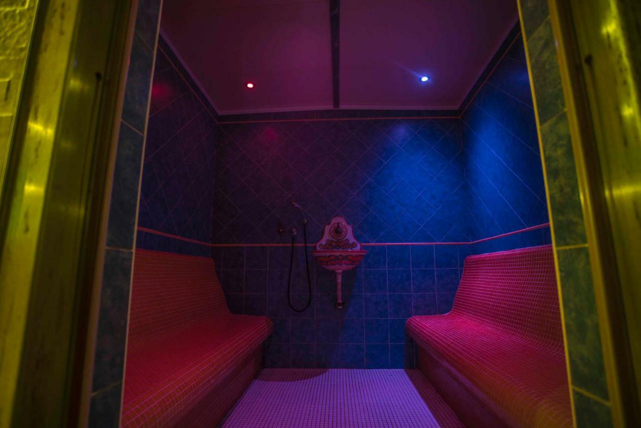 Borgo Dei Poeti Romantik Hotel 马内尔巴 外观 照片