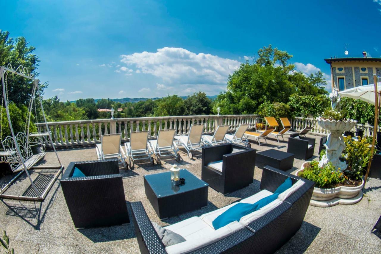 Borgo Dei Poeti Romantik Hotel 马内尔巴 外观 照片