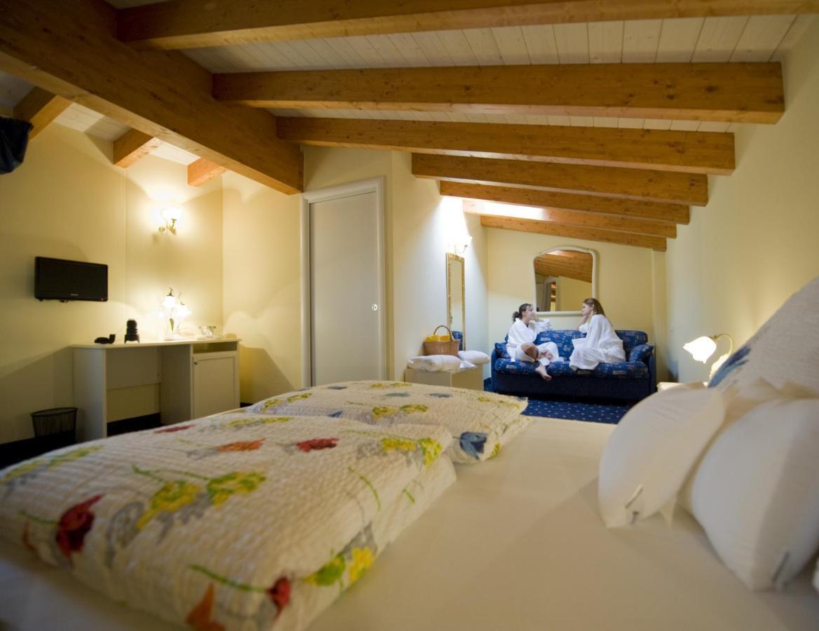 Borgo Dei Poeti Romantik Hotel 马内尔巴 客房 照片