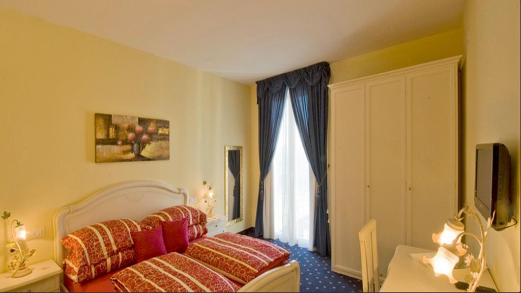 Borgo Dei Poeti Romantik Hotel 马内尔巴 外观 照片